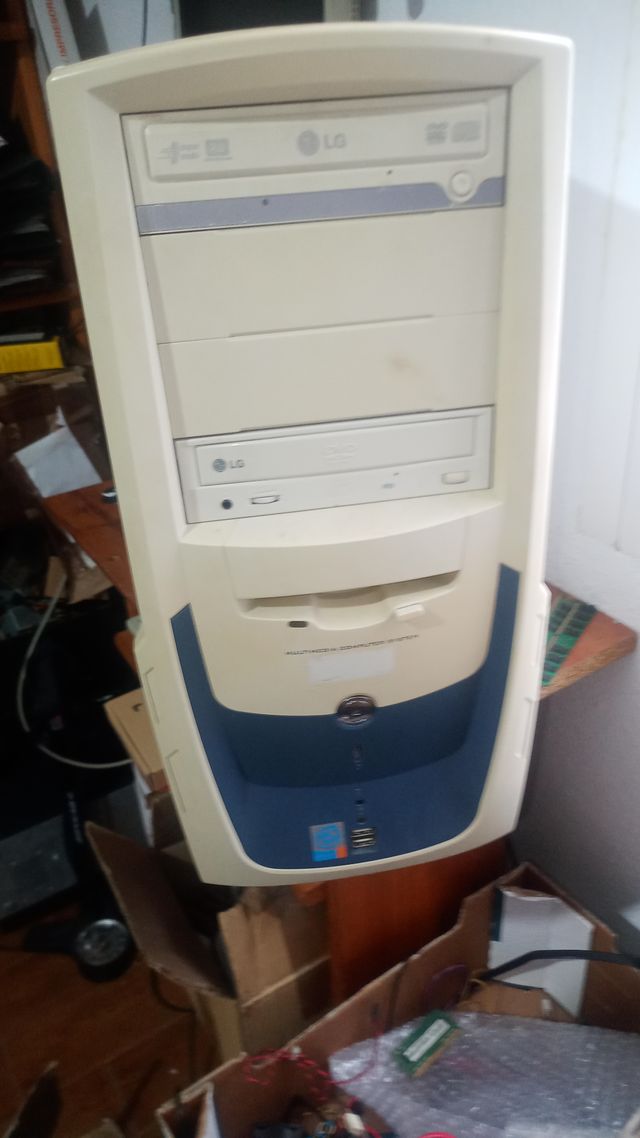 Caja PC Pentium 4 LG Blanca y Azul
