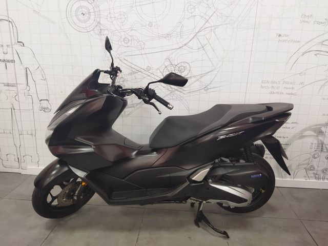 HONDA PCX125 NEGRA MATE - OCASIÓN