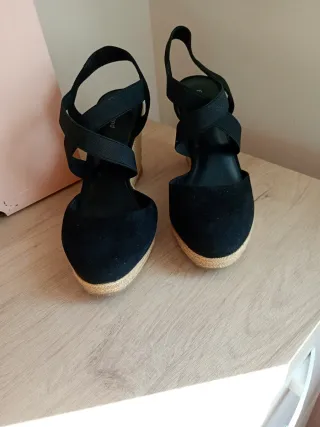 Sandalias de cuña negras número 38