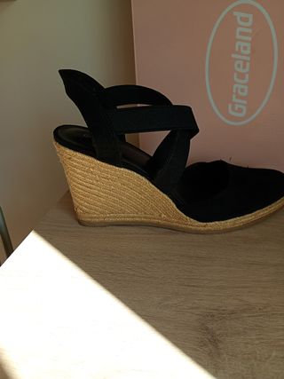 Sandalias de cuña negras número 38