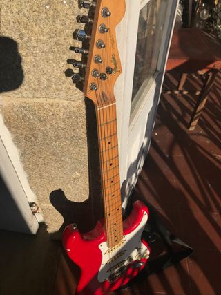 Fender Stratocaster Japan Roja