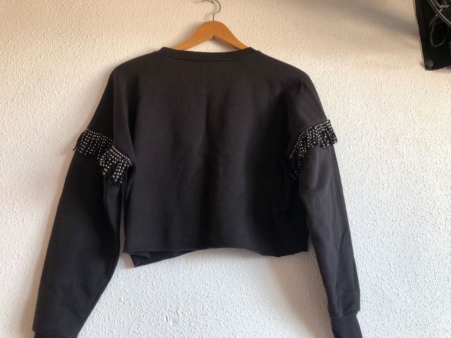 Suéter Negro con Adorno