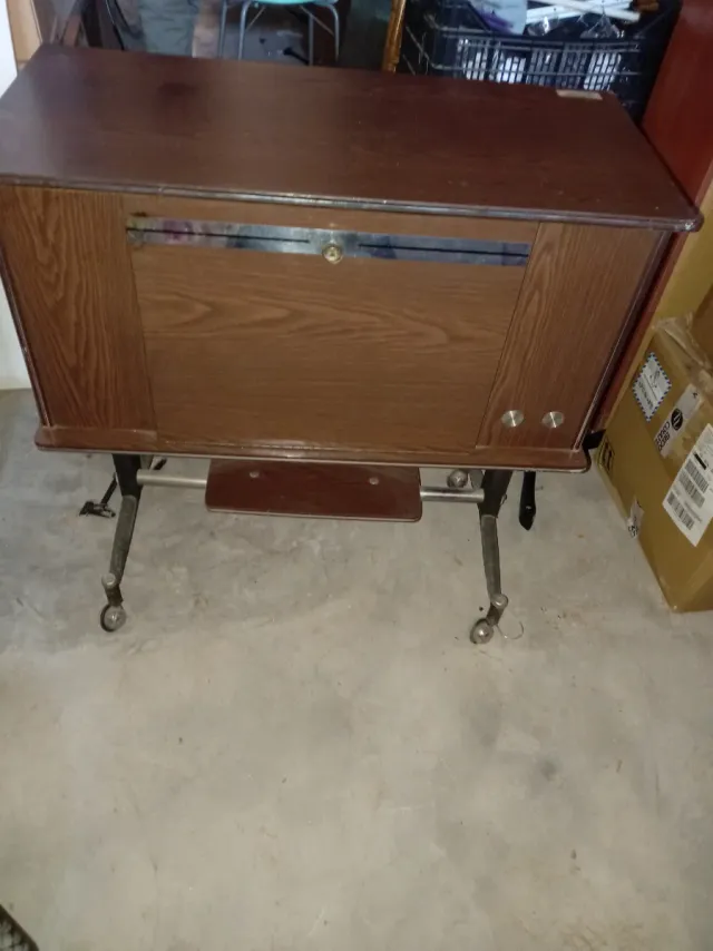 Mueble bar con ruedas