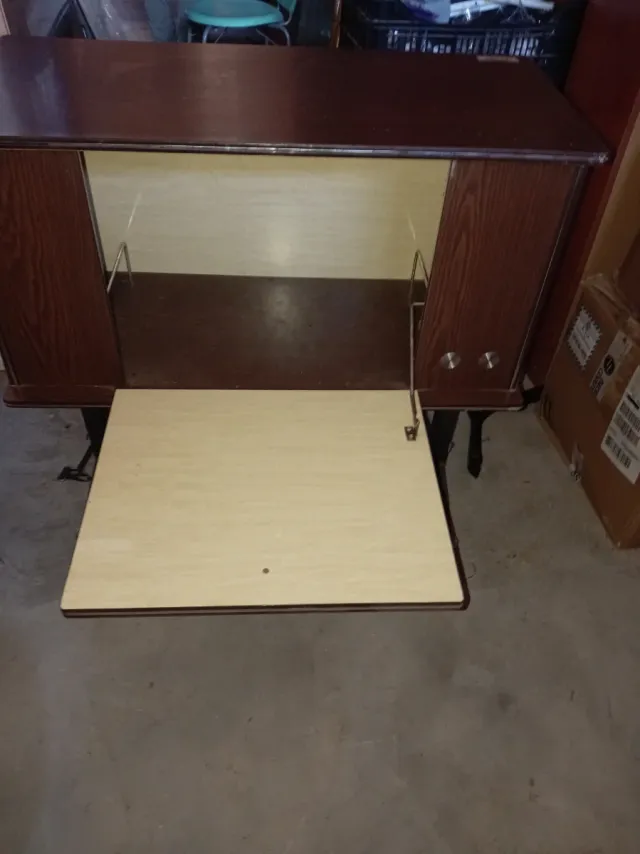 Mueble bar con ruedas