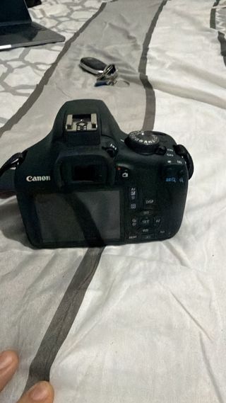 Cámara Canon EOS 2000D como nueva