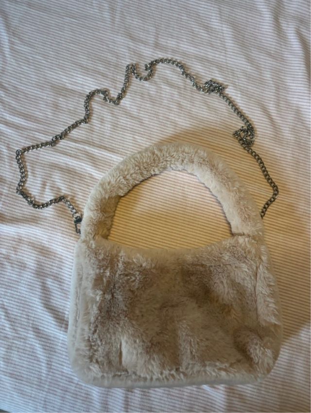 Bolso suave beige Stradivarius