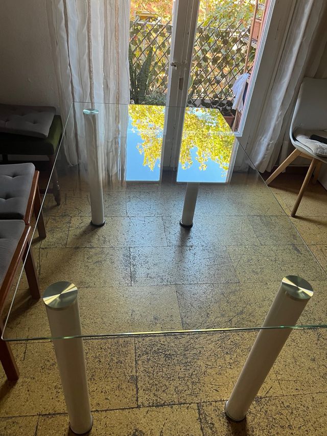 Mesa de cristal moderna – elegante y como nueva