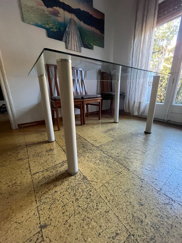 Mesa de cristal moderna – elegante y como nueva