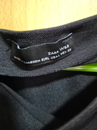 Blusa Zara Larga Transversal Negra