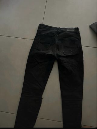 Pantalones Bershka negros rotos