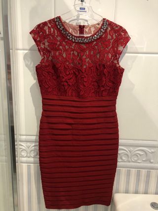 Vestido rojo encaje y pedrería