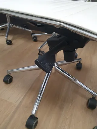 Silla de oficina blanca