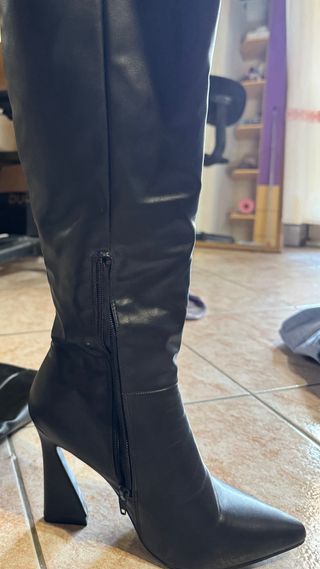 Stivali alti in pelle nera