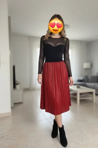 Falda Zara Roja Plisada