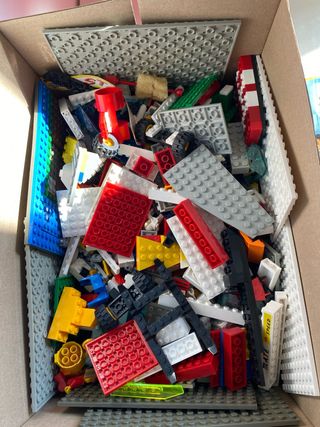 Caja de piezas construcción tipo LEGO