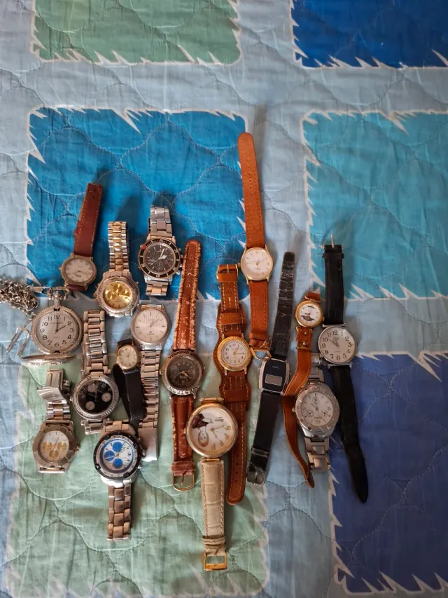 Orologi usati per pezzi di ricambio