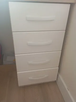 Cajonera de escritorio blanca y madera