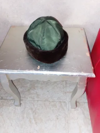 Cappellino invernale marrone e verde