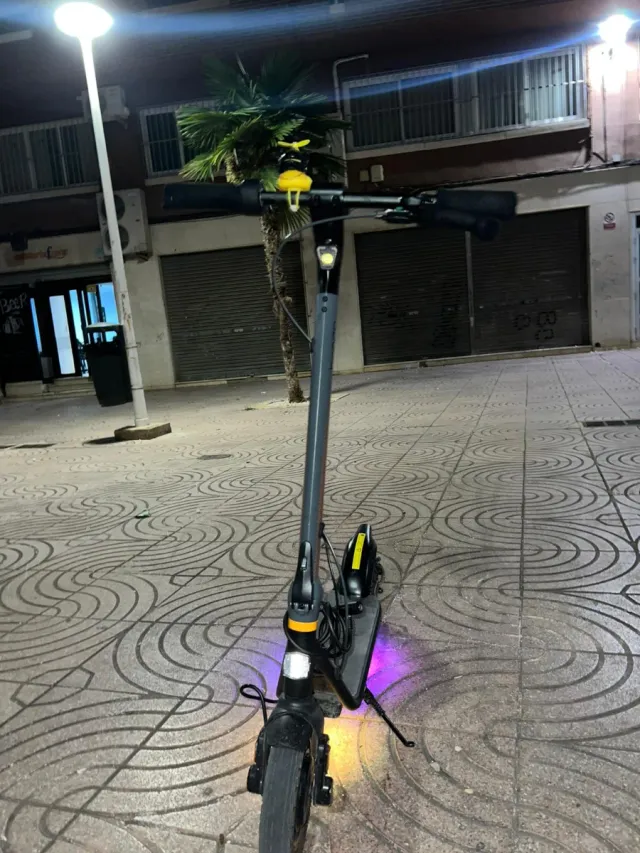 Patinete Eléctrico con Luces LED