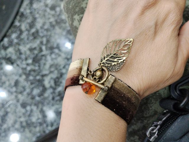 Pulsera diseño plumas y hoja
Sin marca