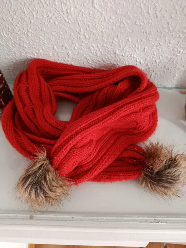 Bufanda Mayoral Roja con Pompón