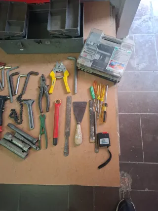 LOTE DE HERRAMIENTAS MANUALES