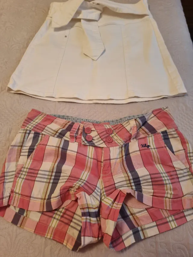 Diversa ropa de mujer