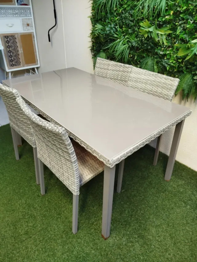 Mesa y 4 Sillas de Jardín