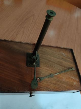 Balanza antigua estilo Trebuchet