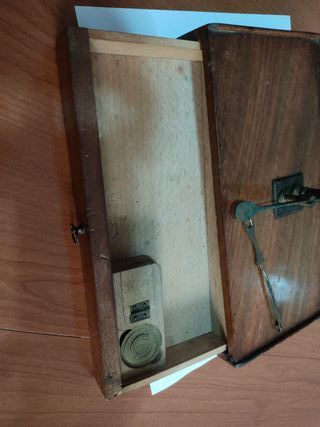 Balanza antigua estilo Trebuchet