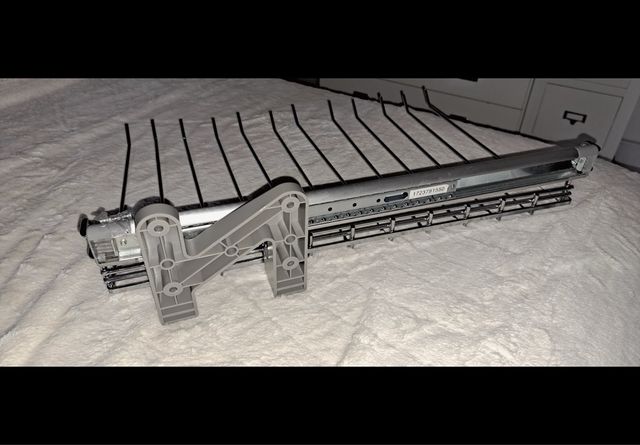 Colgador de pantalones para armario en el lateral