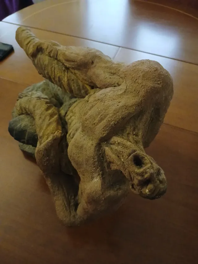 Escultura de sokatira de hombre