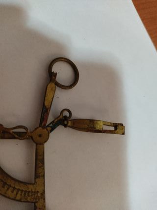 Báscula antigua para pesar cartas