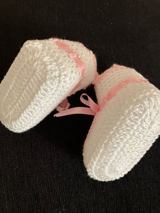 Conjunto babero y botitas Artesanales