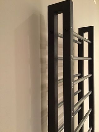 Soporte vertical para mancuernas de hierro fuerte.