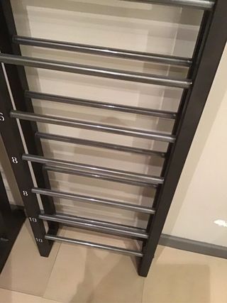 Soporte vertical para mancuernas de hierro fuerte.