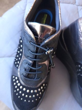 Zapatos Stonefly Negros y Dorados Mujer