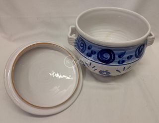 Pentola in ceramica con manici e coperchio