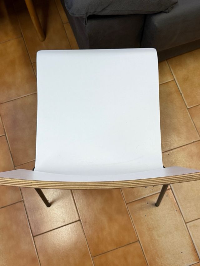 4 Sillas Madera Patas Metálicas. 