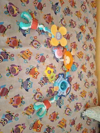 Portabebés y juguetes sensoriales
