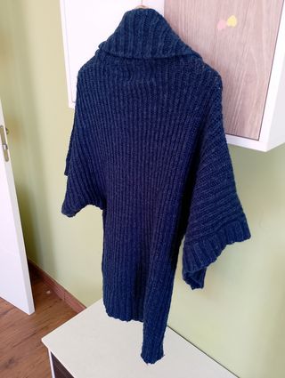 Jersey Bershka azul cuello alto talla M