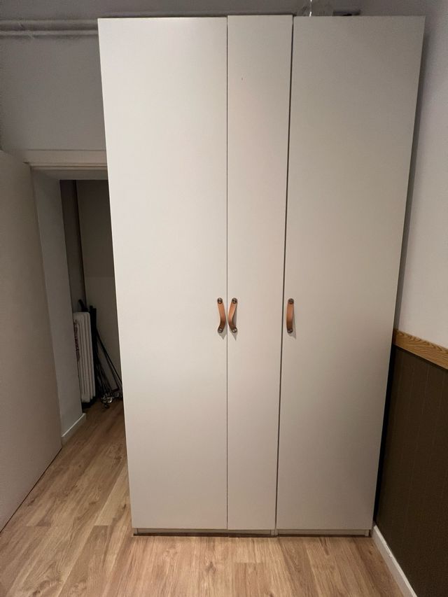 Armario Ikea 2 módulos puertas madera.