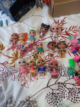 Lote de 26 Muñecas LOL