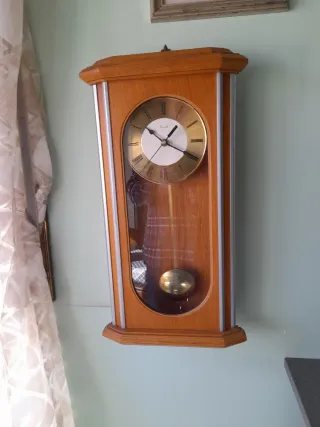 Orologio a pendolo in legno