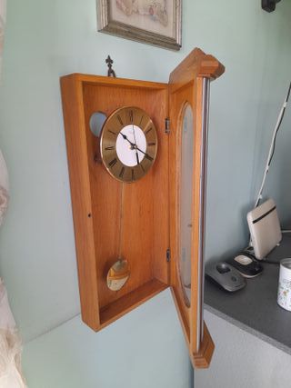 Orologio a pendolo in legno