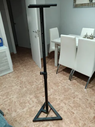 Soportes columnas ADAM.HALL negro