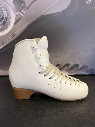 BOTAS PATINAJE ARTÍSTICO NUM. 36