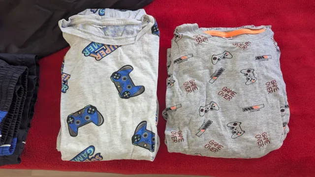 Ropa adolescente poco uso