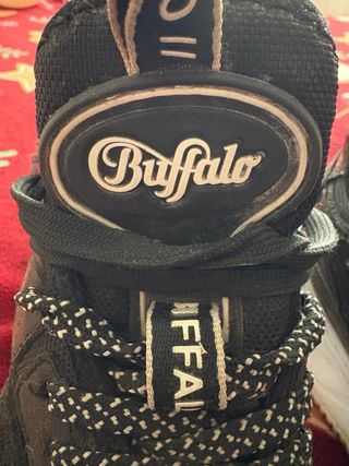 Scarpe Buffalo nere e bianche