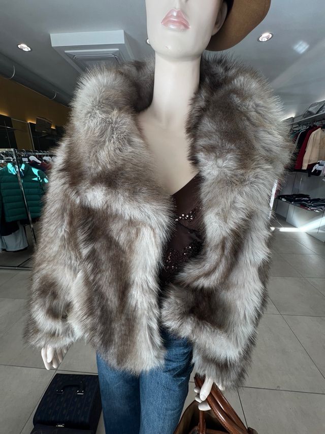 Pelliccia ecologica marrone e grigia